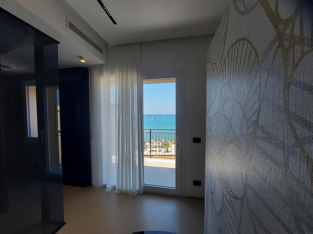 B&B Le Suites Di Costanza チェファル エクステリア 写真