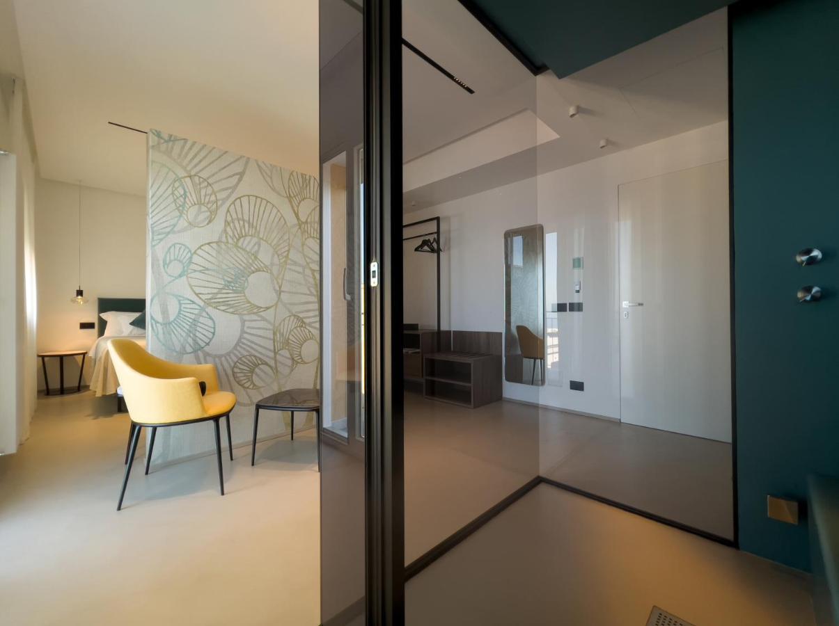 B&B Le Suites Di Costanza チェファル エクステリア 写真