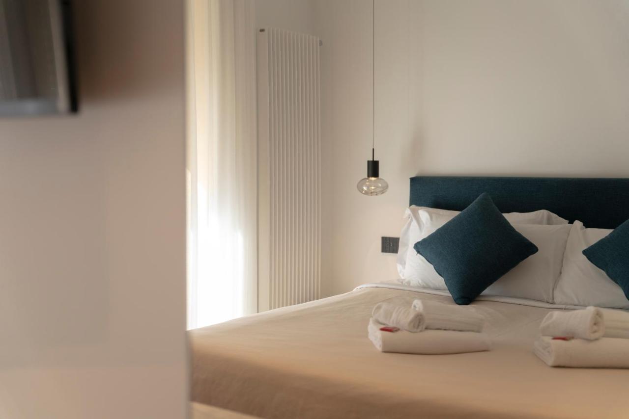 B&B Le Suites Di Costanza チェファル エクステリア 写真