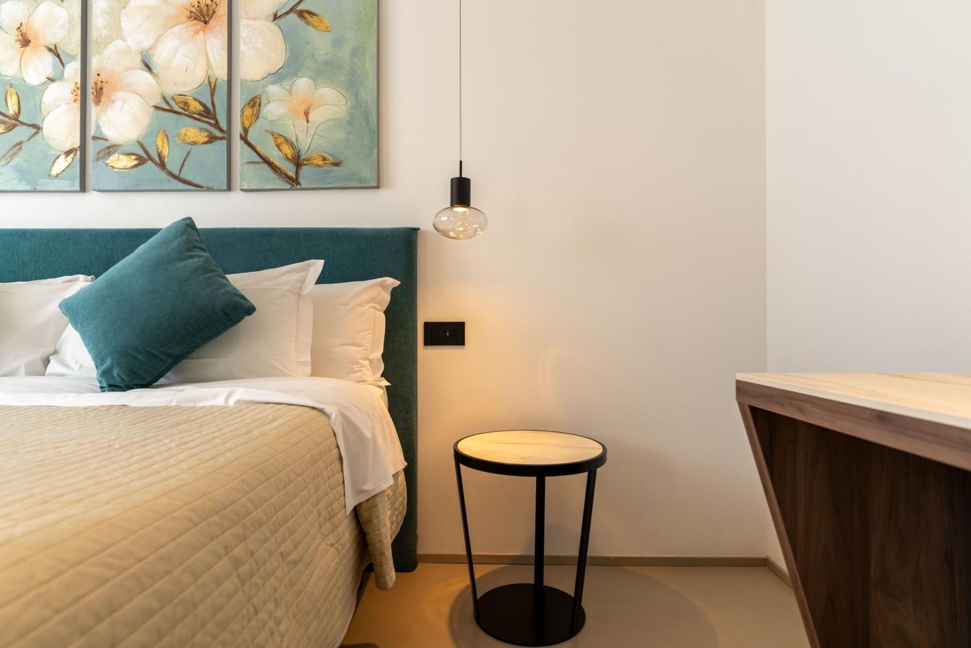 B&B Le Suites Di Costanza チェファル エクステリア 写真